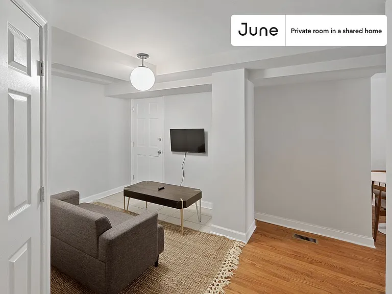1334 Newton St NE #A — Photo 7