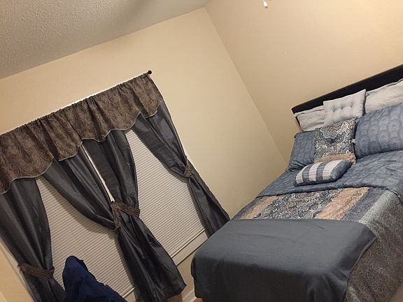 5th image of 1818 Douglas Ave