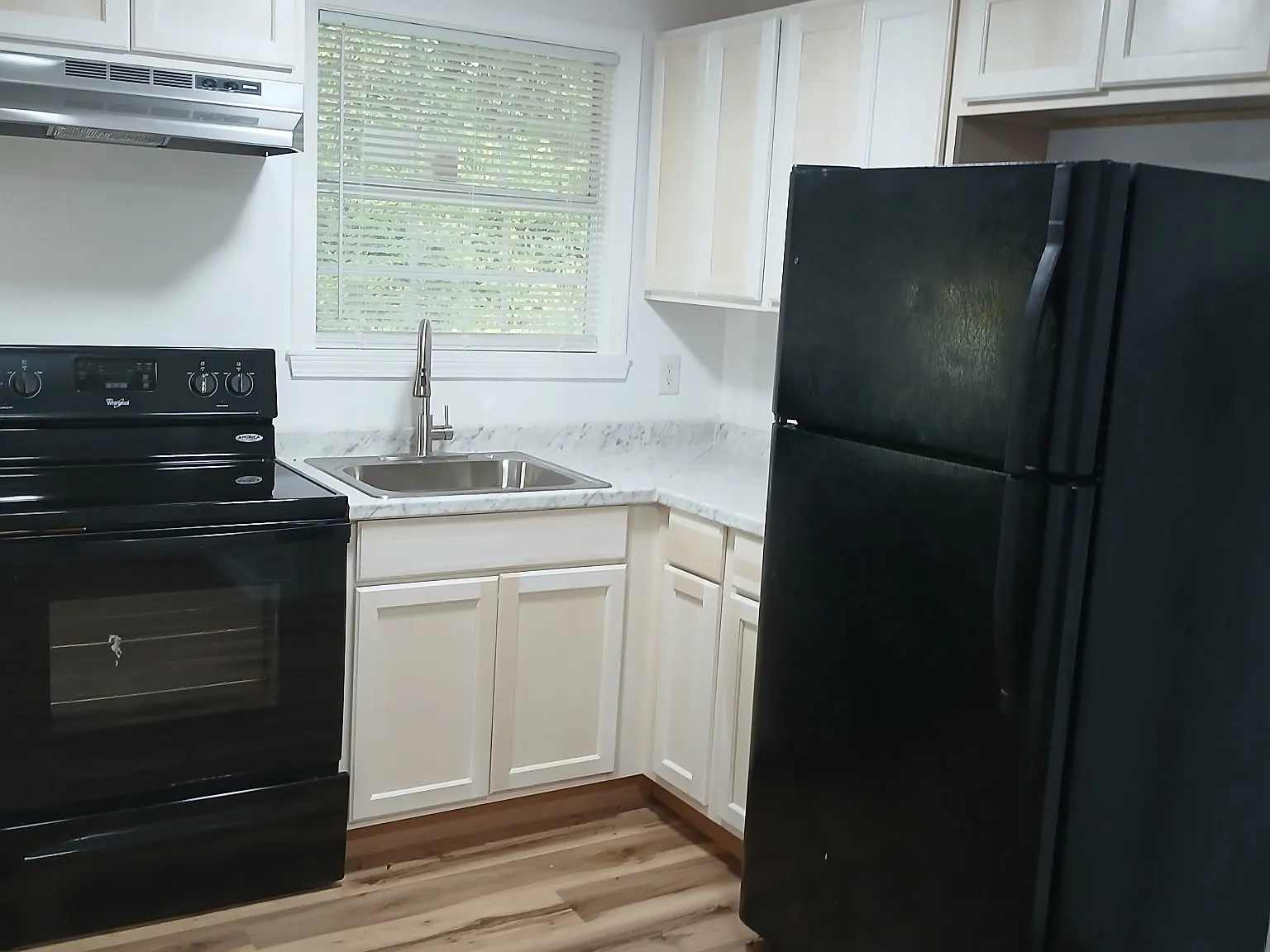 Studio, 400 sqft, $900 — Photo 2