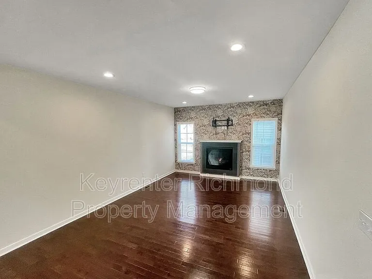 406 Bridge Creek Ct — Photo 11