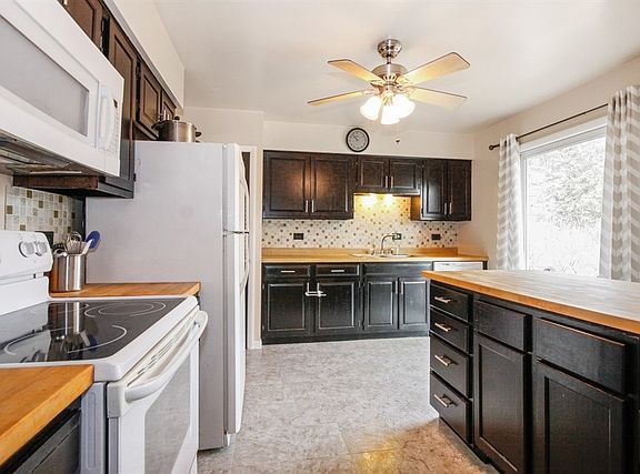 3rd image of 535 N Park Dr