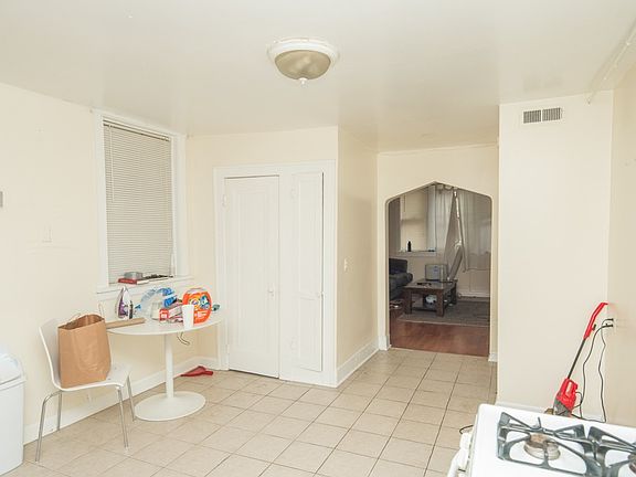 5th image of 1075 N Hermitage Ave #H