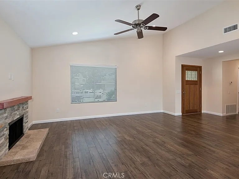 602 Carnation Dr — Photo 4