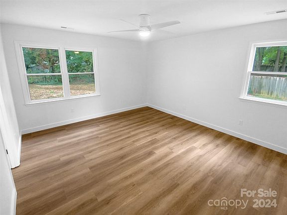 3rd image of 4826 Carnbrook Pl