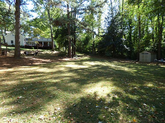 2nd image of 135 Woodlawn Dr NE