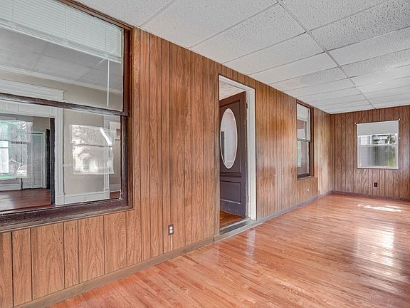 5th image of 15189 King St