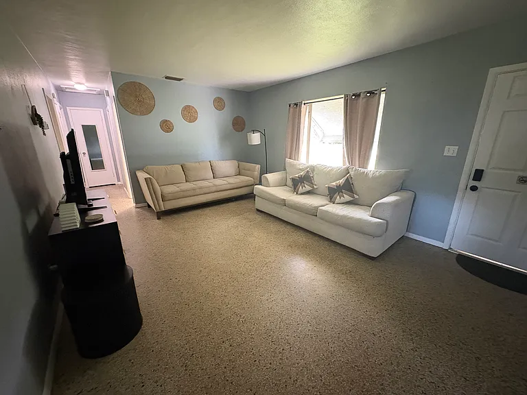 637 Wisteria Dr — Photo 2