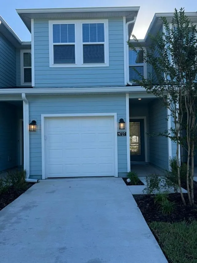 3 bed, 2.5 bath, 1770 sqft, $2,200 — Photo 2
