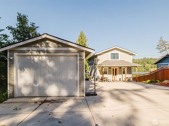 5th image of 8022 Long Lake Road SE