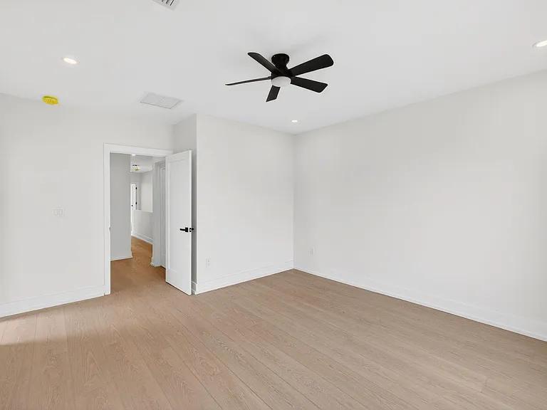 507 SW 11th St — Photo 30