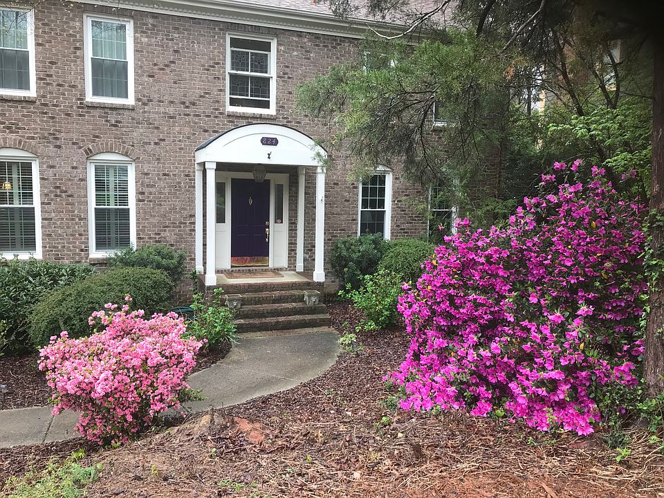 1st image of 824 Brightwood Ln