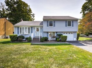 621 Park Rd, Morris Plains, NJ 07950