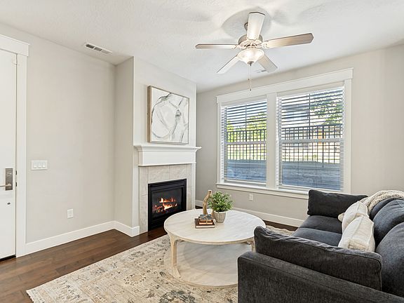 3rd image of 10422 S Beetdigger Blvd