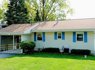 3419 Rolston Rd, Fenton, MI 48430