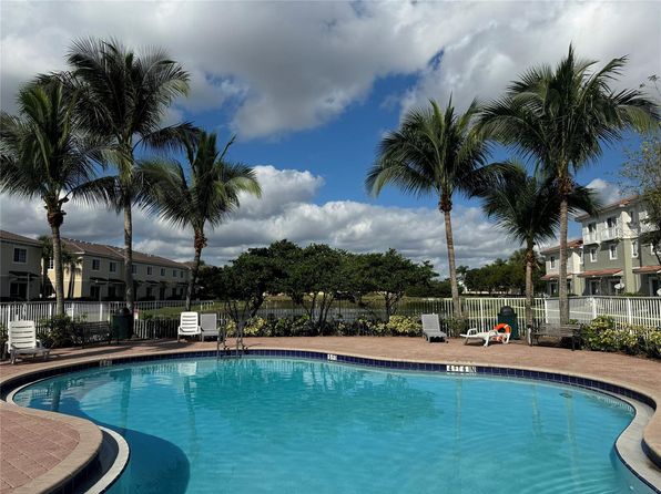 2750 Miramar Blvd