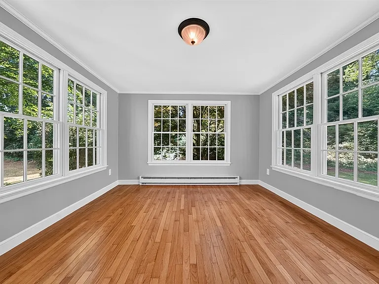 131 Montvale Rd — Photo 8