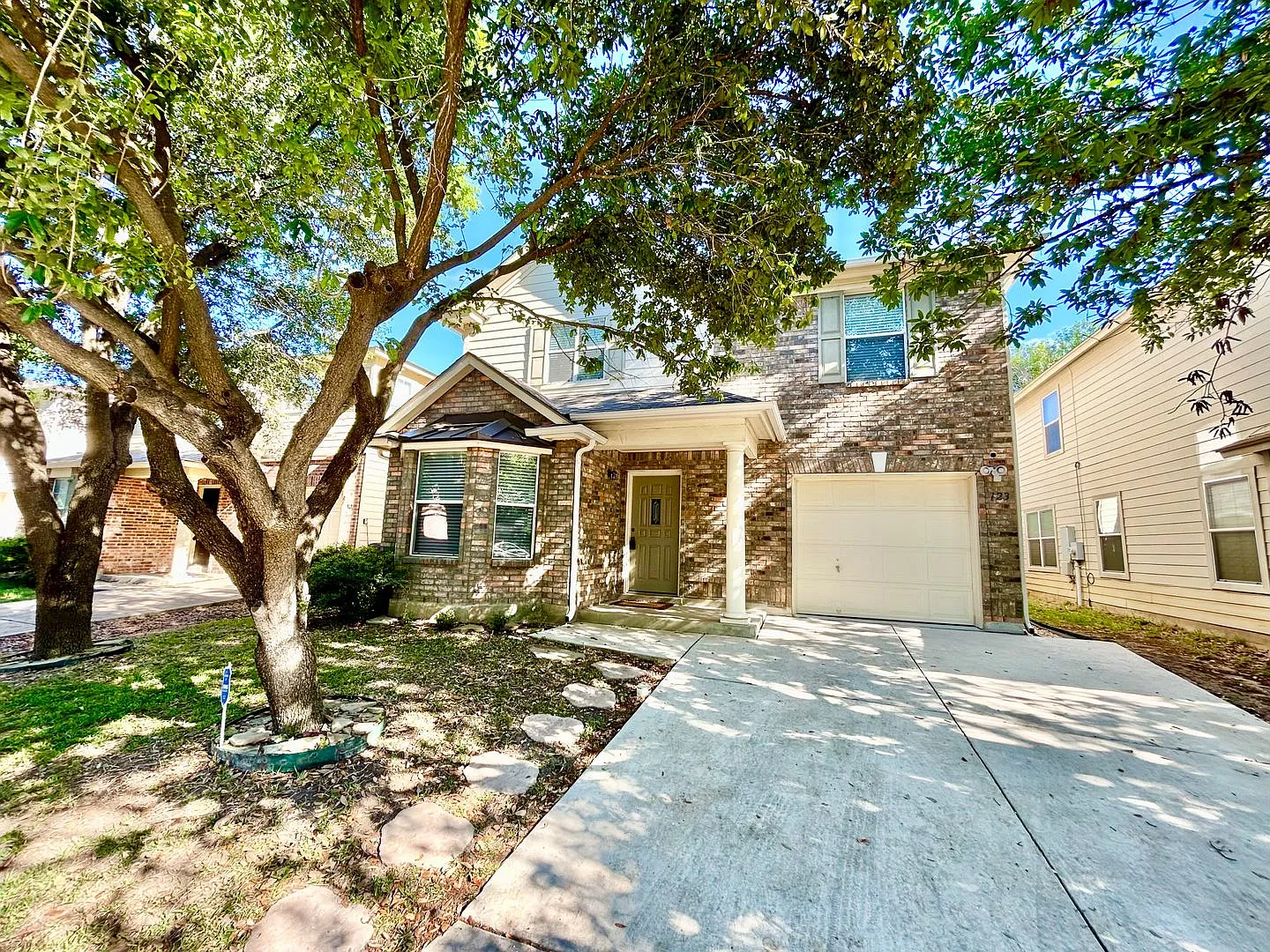*Move In Special* Beautiful 4-Bedroom Home Near Utsa & la Cantera! Available Now! — Photo 2