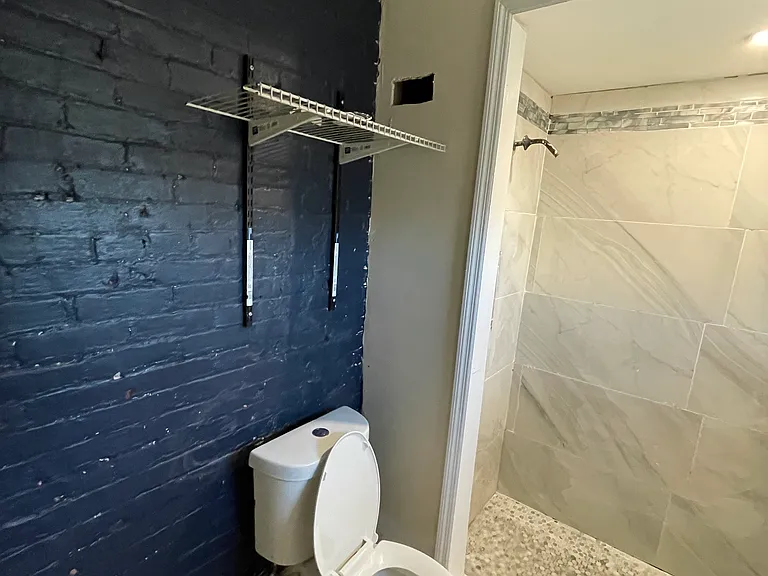 210 W 5th St #1A — Photo 15