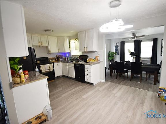 2nd image of 3525 Willow Brook Ln