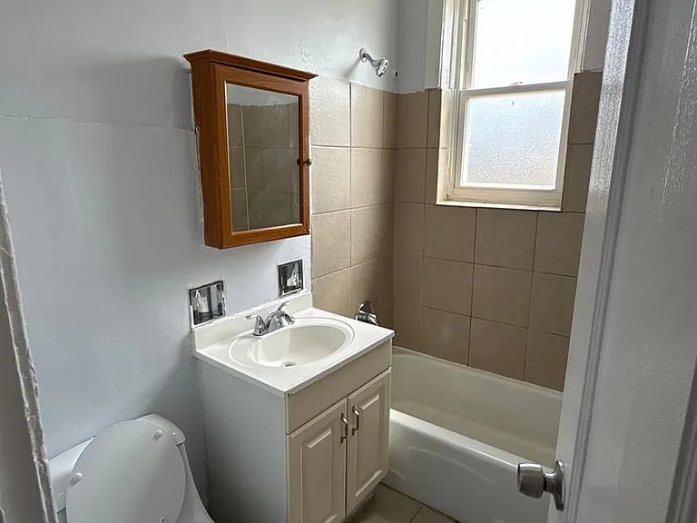 SPACIOUS 2 BEDROOM APARTMENTS AVAILABLE — Photo 91