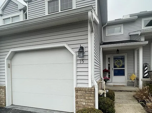 15 Leeward Ln, Canandaigua, NY 14424