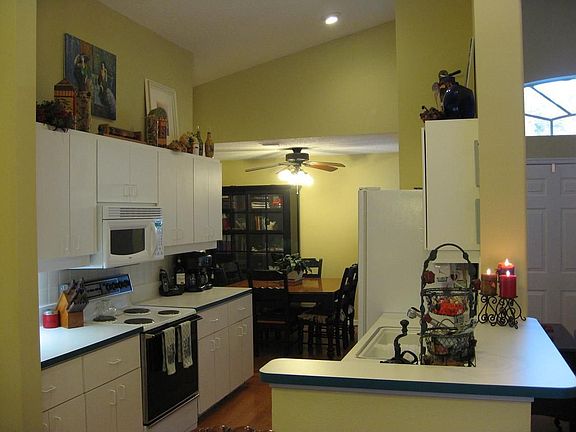 Kitchen-towards nook