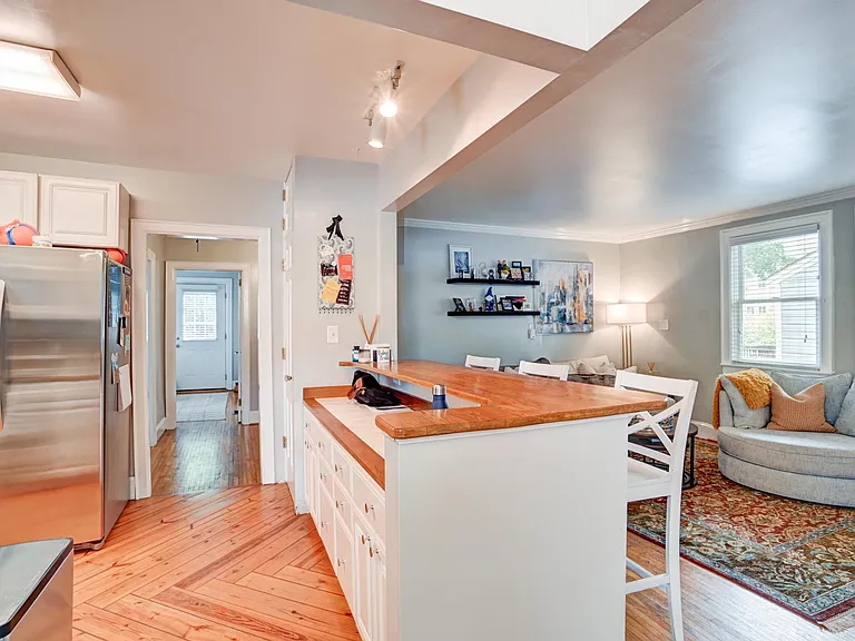 2215 Scott Ave — Photo 10