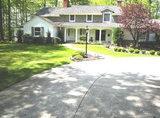 6945 Gates Rd, Gates Mills, OH 44040