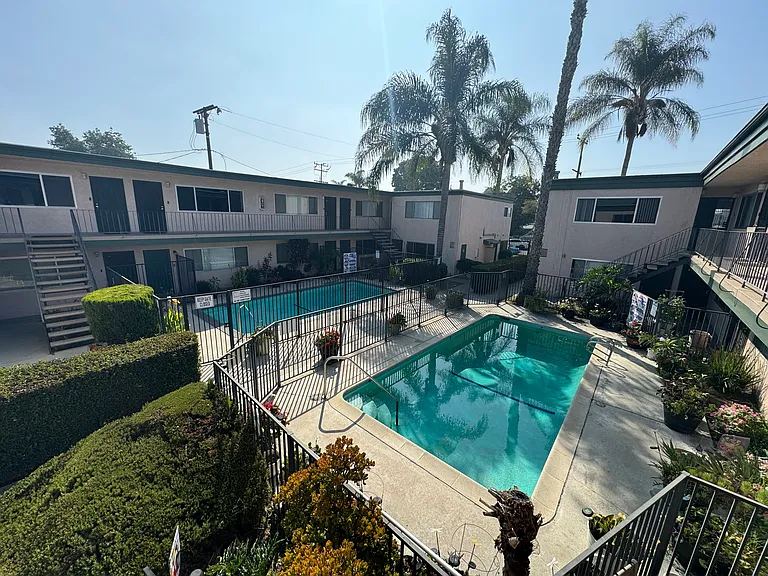 1107-1111 E Tucker — Photo 3