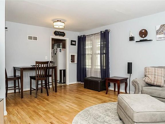 2nd image of 2606 Rehberg Ln