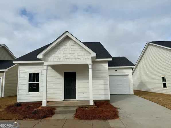 203 Lenox Cir, Lagrange, GA 30241