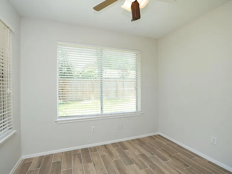 22318 Fincastle Dr — Photo 18