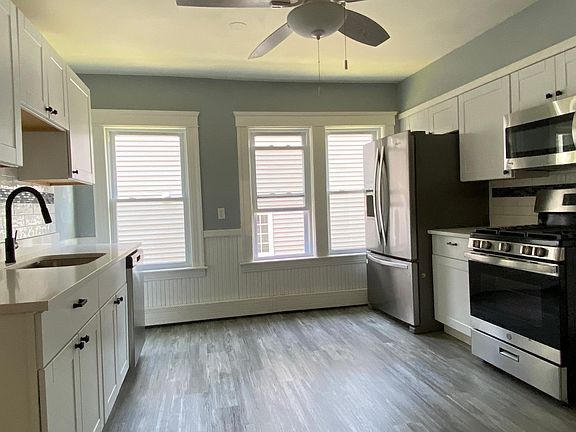 2nd image of 9 Glade St
