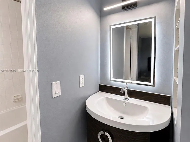 1120 NE 209th Ter — Photo 3