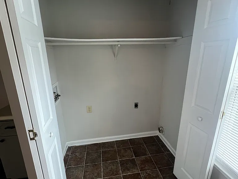 515 E 20th St #10 — Photo 8