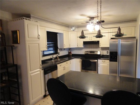 5th image of 208 E Parkway Dr