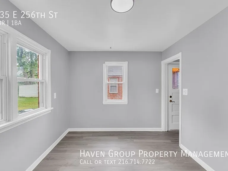 735 E 256th St — Photo 11