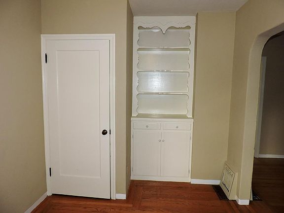 3rd image of 1827 2nd Ave