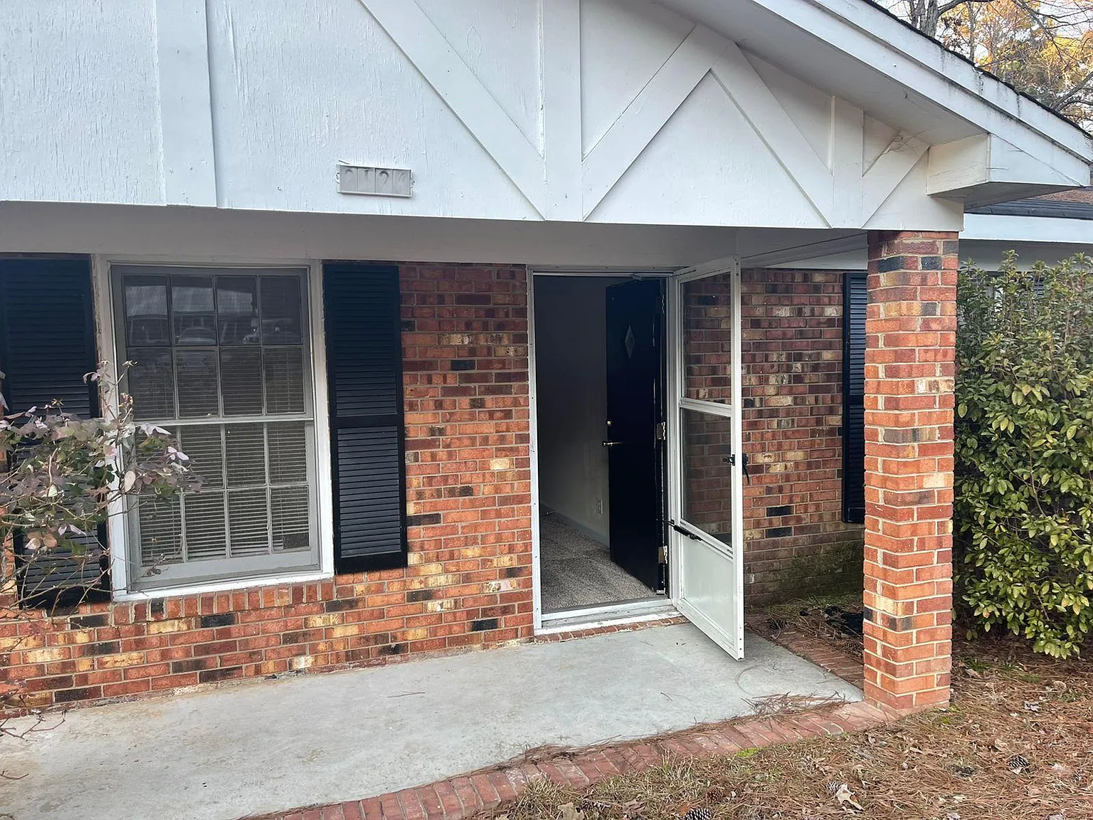 2124 Eveton Ln — Photo 2