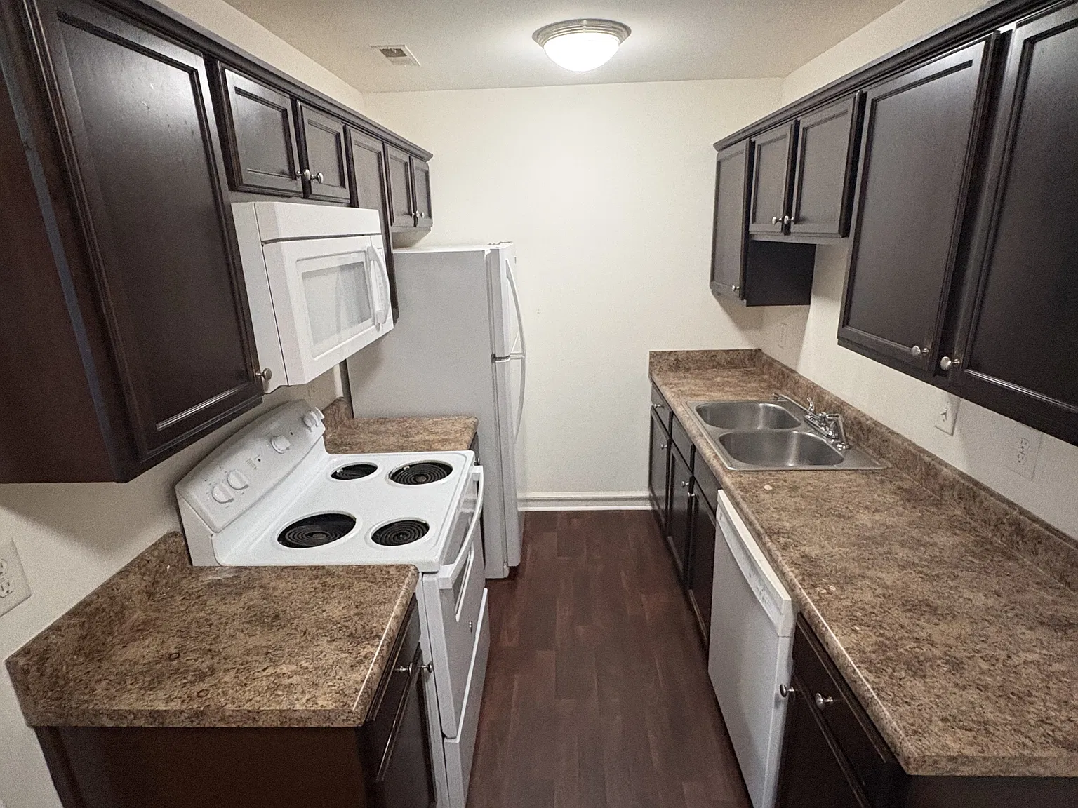 Brookwood Apartments 1035 - 1-B — Photo 3