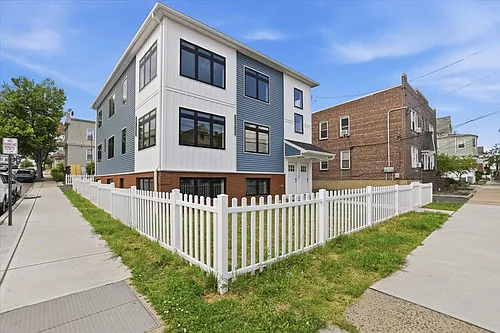 281 Maple St #2 Photo 1