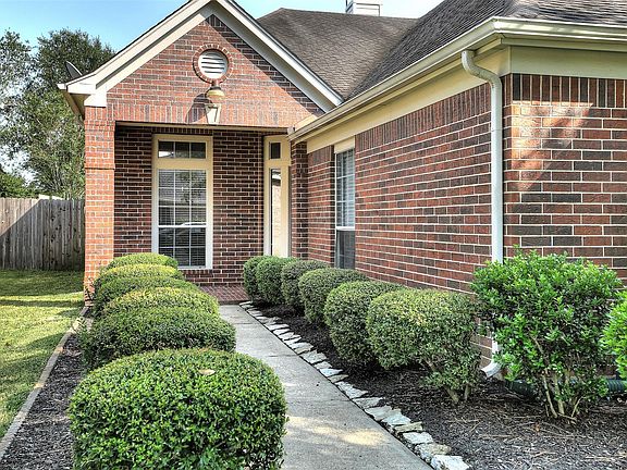 3rd image of 249 Farnworth Ln