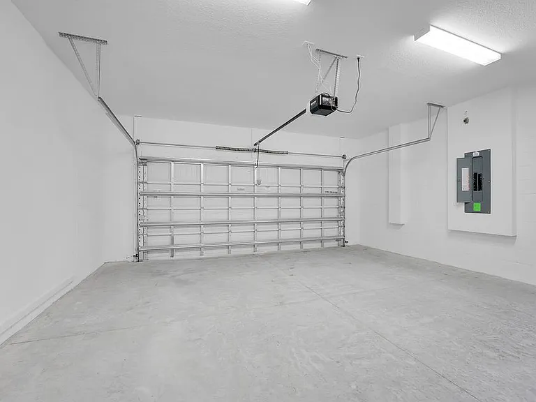 845 SE Courances Dr — Photo 20