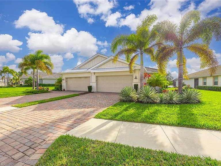 14610 Edgewater Cir — Photo 1