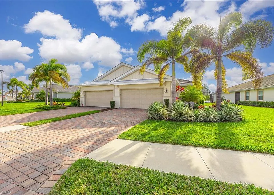 14610 Edgewater Cir
