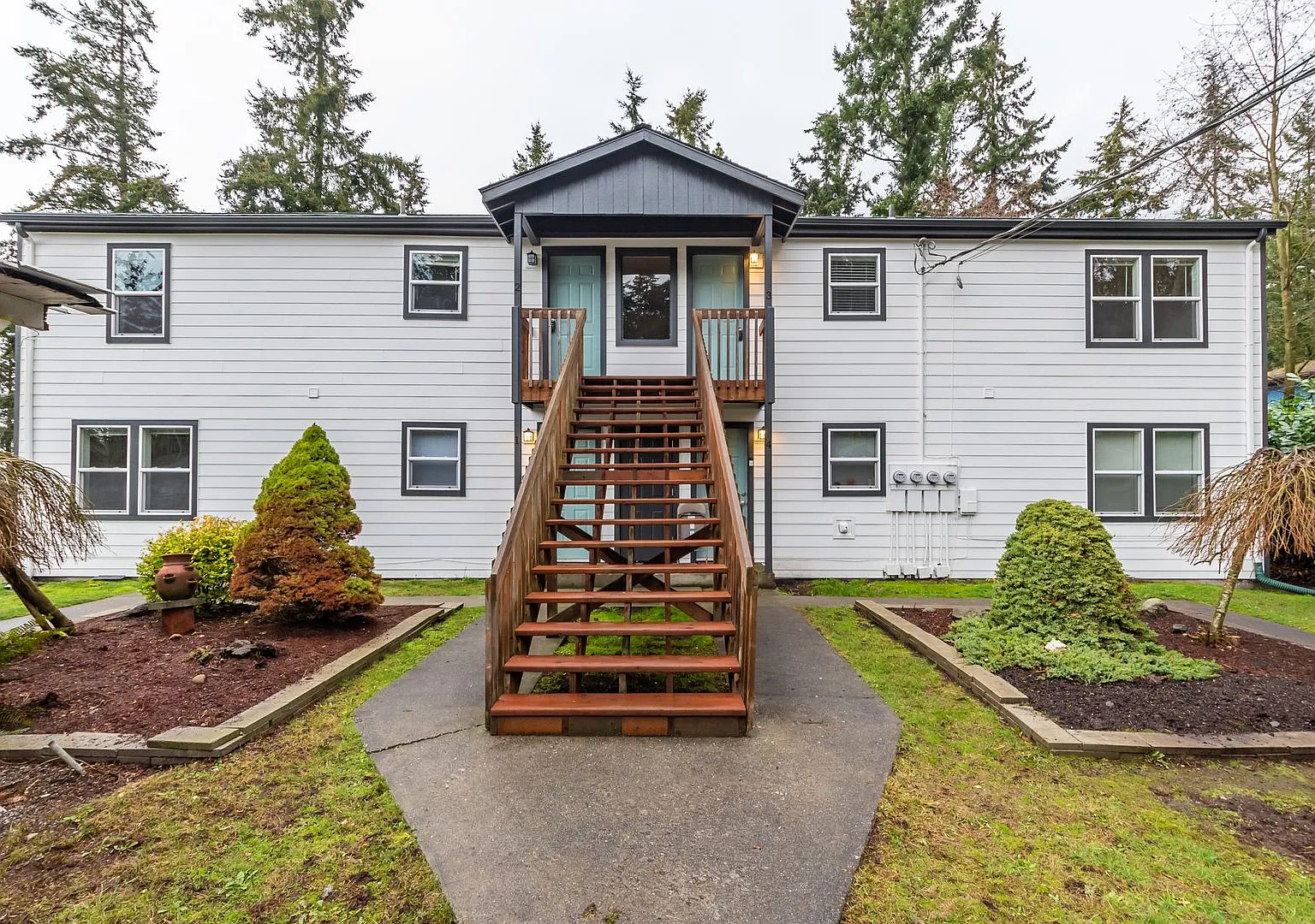 1295 - 966 Yvonne Ave — Photo 1