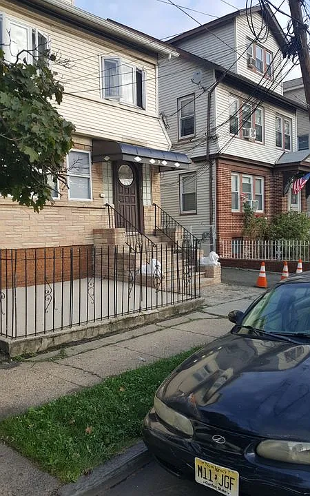 9 Western Pkwy #1