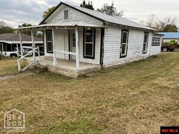 209 W 3rd St, Yellville, AR 72687