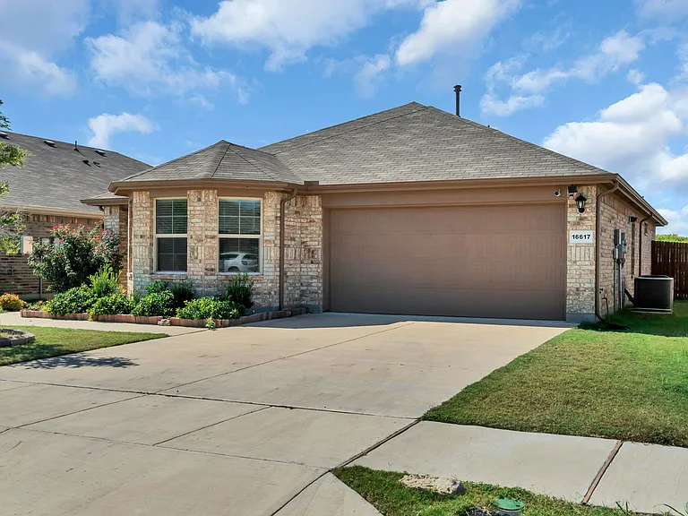 16617 Porterfield Ln — Photo 4