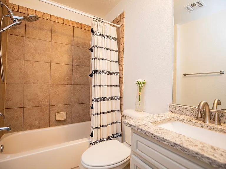 786 W Breeze Cv — Photo 14